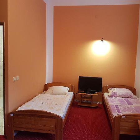 Chrobry Hotel Szprotawa Екстериор снимка
