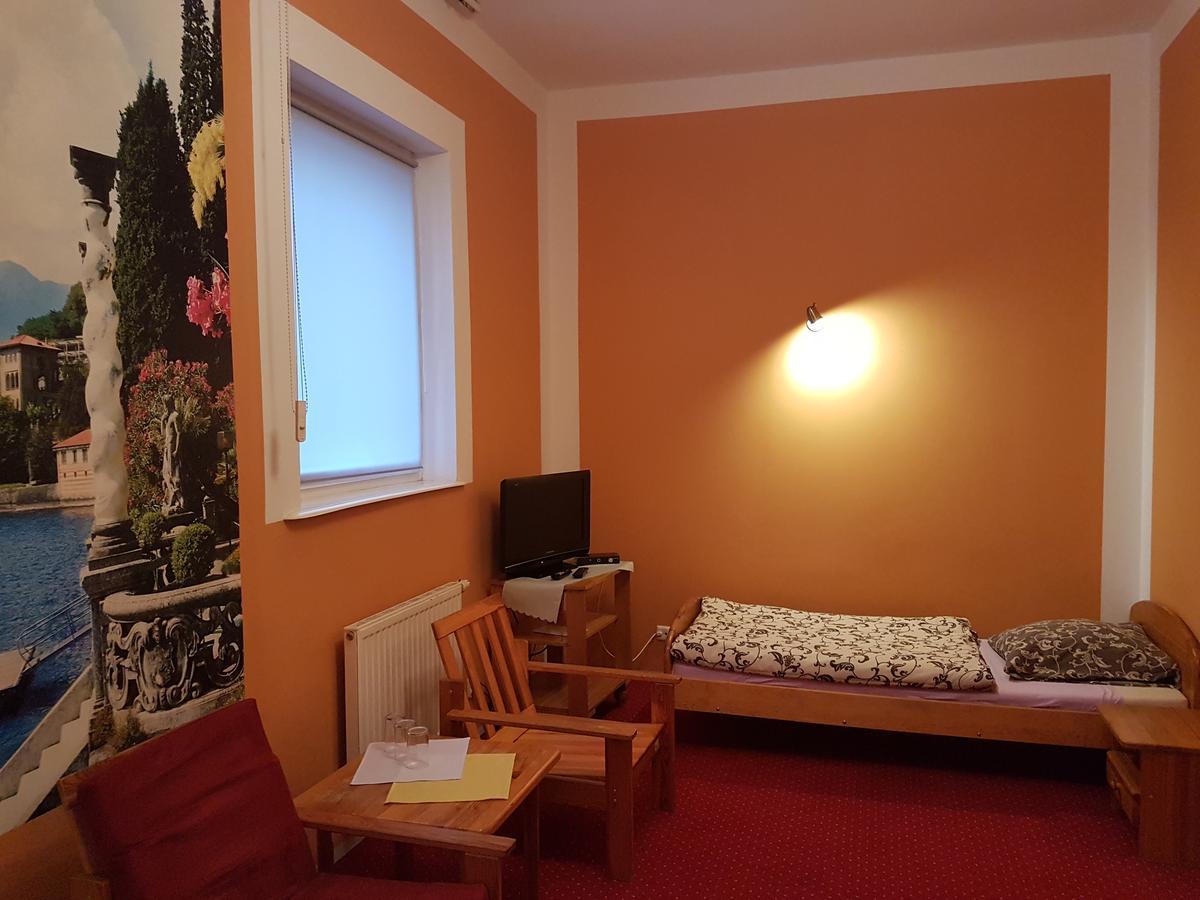 Chrobry Hotel Szprotawa Екстериор снимка