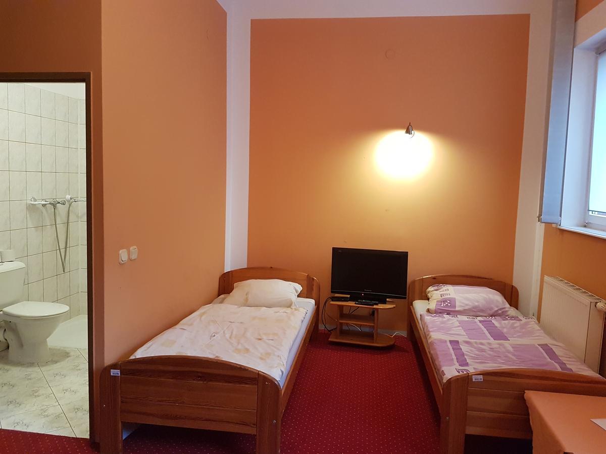 Chrobry Hotel Szprotawa Екстериор снимка